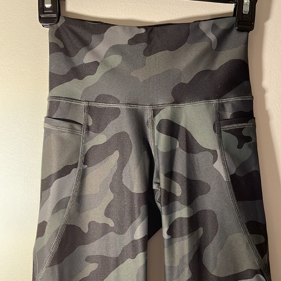 OLD NAVY Camo Leggings - Picture 2 of 7